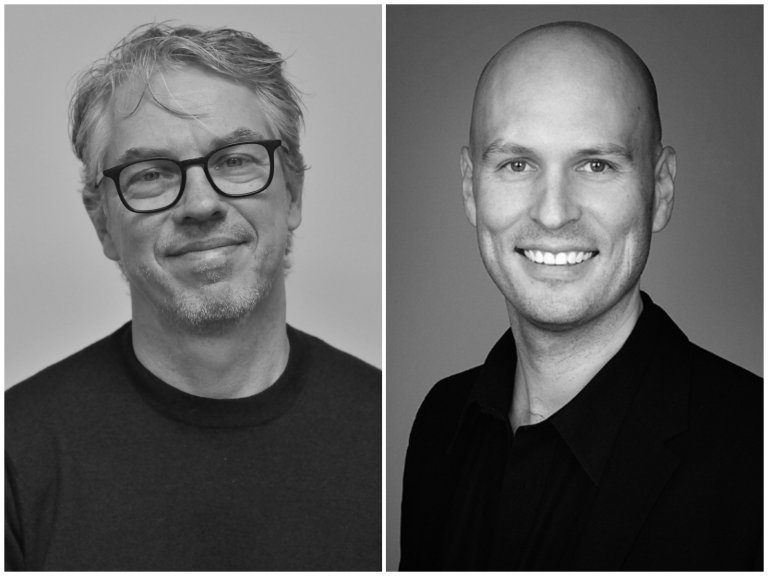 Fotocollage: En sammenstilling i sort-hvitt av to portretter av produsentene Håkon Øverås og Petter Testmann-Koch. Mannen til venstre har lyst hår,  briller og en mørk genser. Mannen til høyre er uten hår og har sort skjorte.